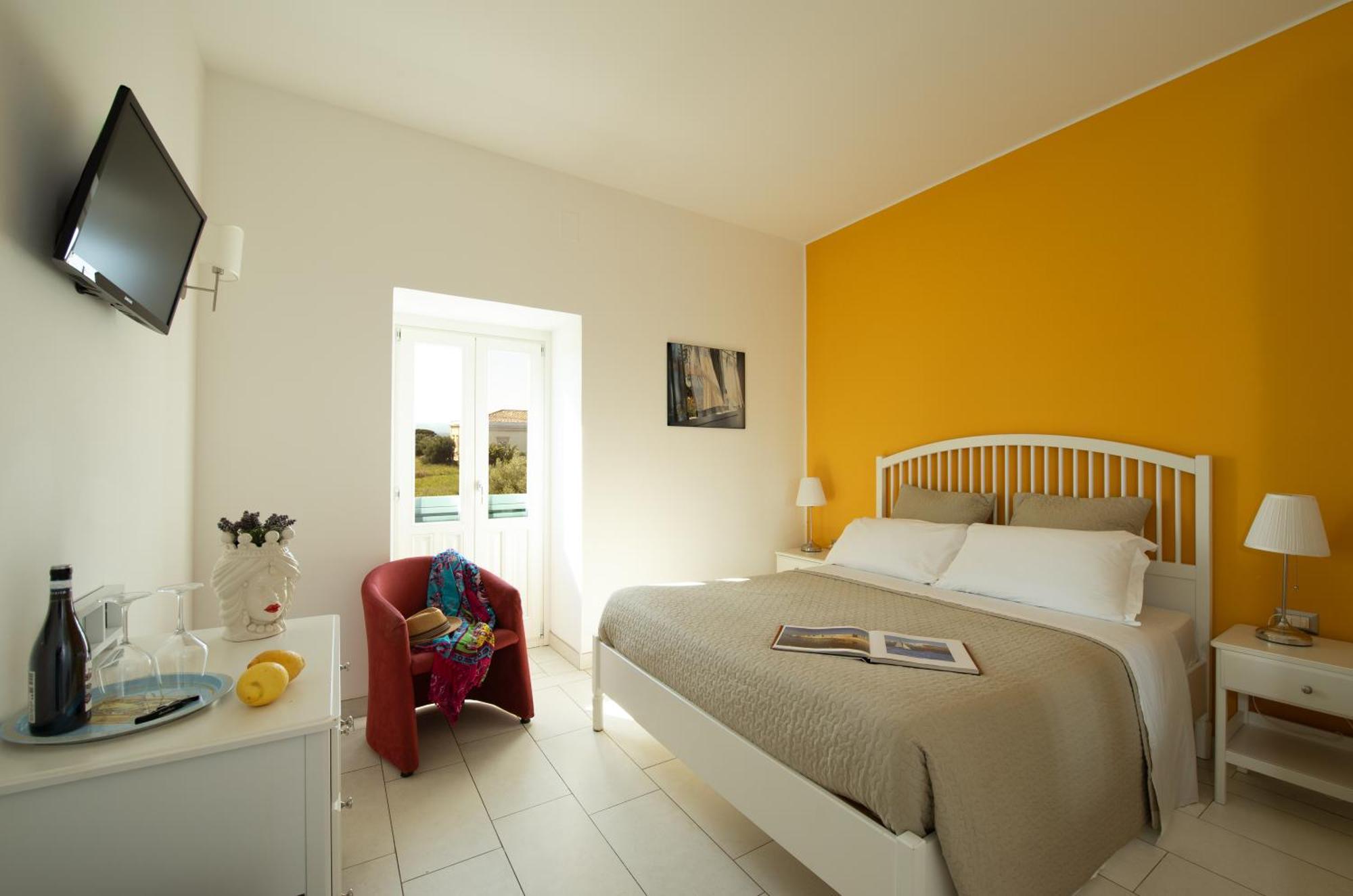 Isola Charm B&B - A Historic Villa Near Punta Del Pero Beach Syracuse Exterior photo