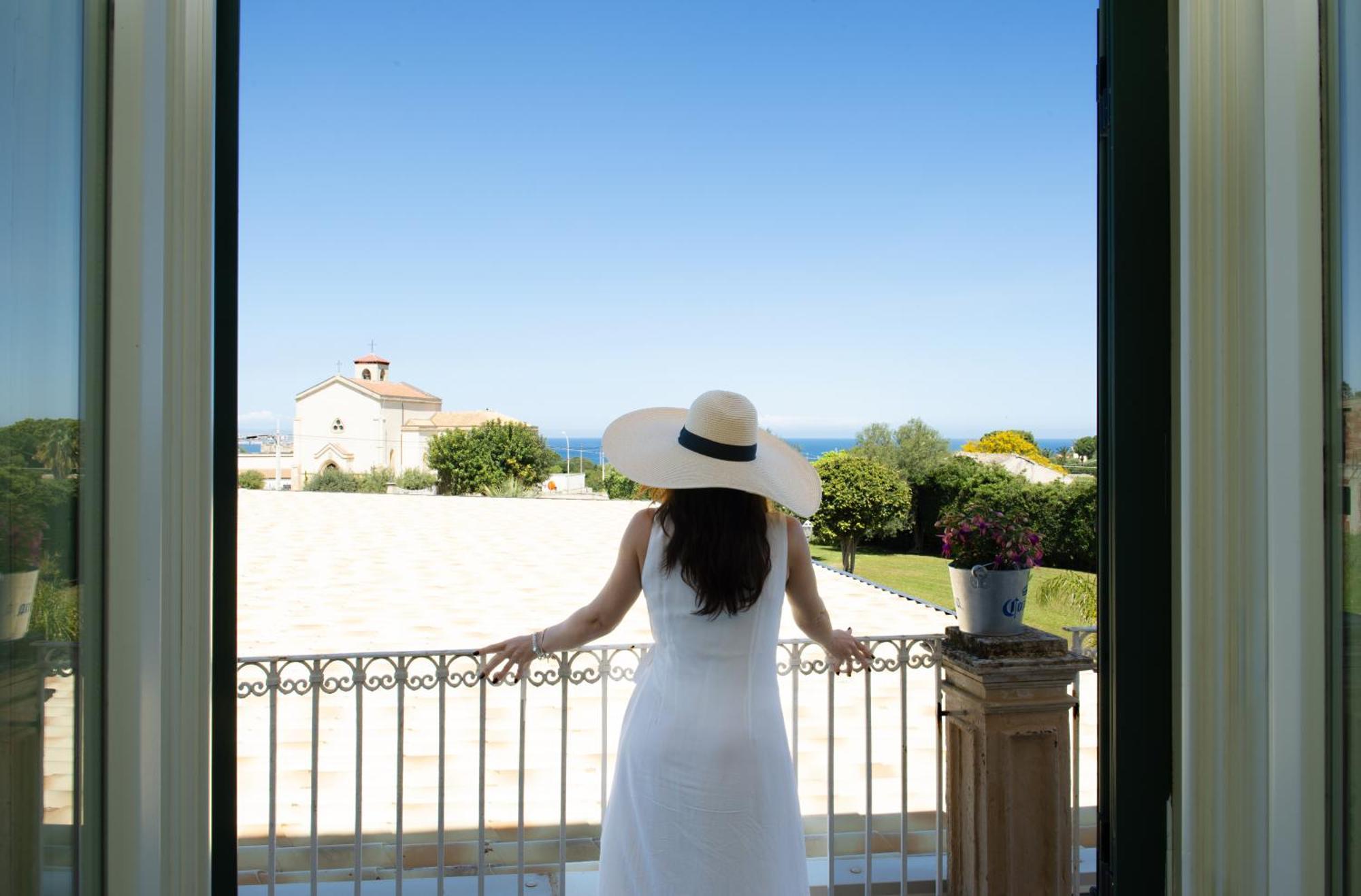 Isola Charm B&B - A Historic Villa Near Punta Del Pero Beach Syracuse Exterior photo